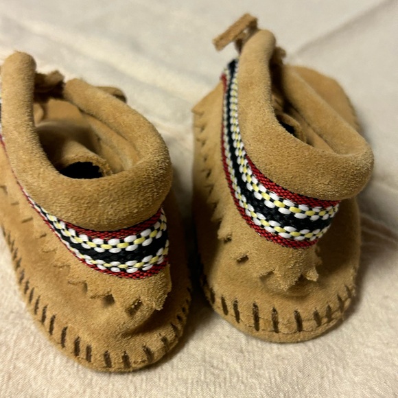 minnetonka moccasins - Picture 4 of 4
